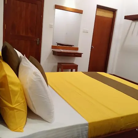 Yala Wind Bed & Breakfast Tissamaharama Room photo